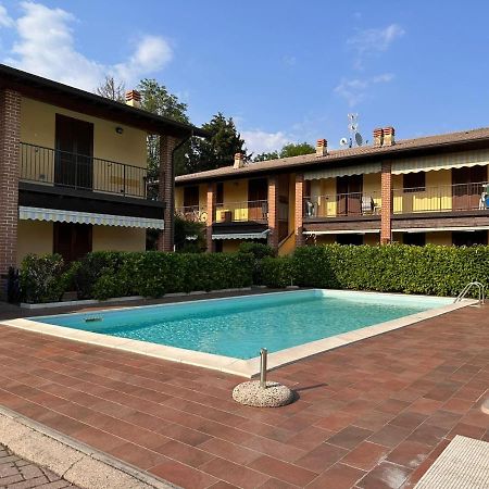 Pool - Marge Apartment - By Host4U Padenghe sul Garda Zewnętrze zdjęcie